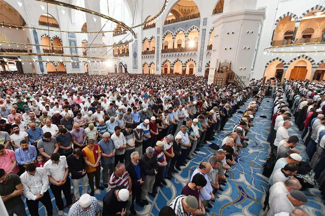 namaz-ulu-cami2.webp