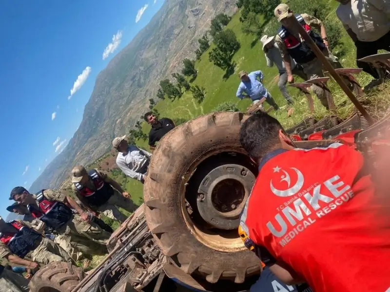 siirt-trafktor-devrildi-1.webp