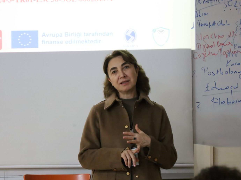 emel-serife-basturk.jpg