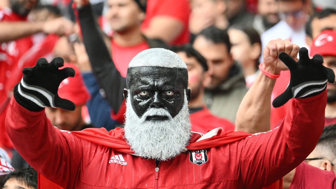 besiktas-askiyla-fenomen-oldu-udi-neco-jbk4.webp