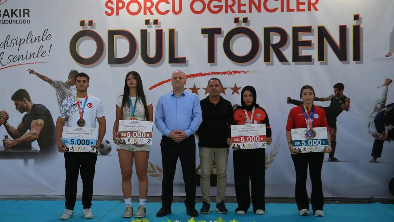 odul-ogrenci2.webp