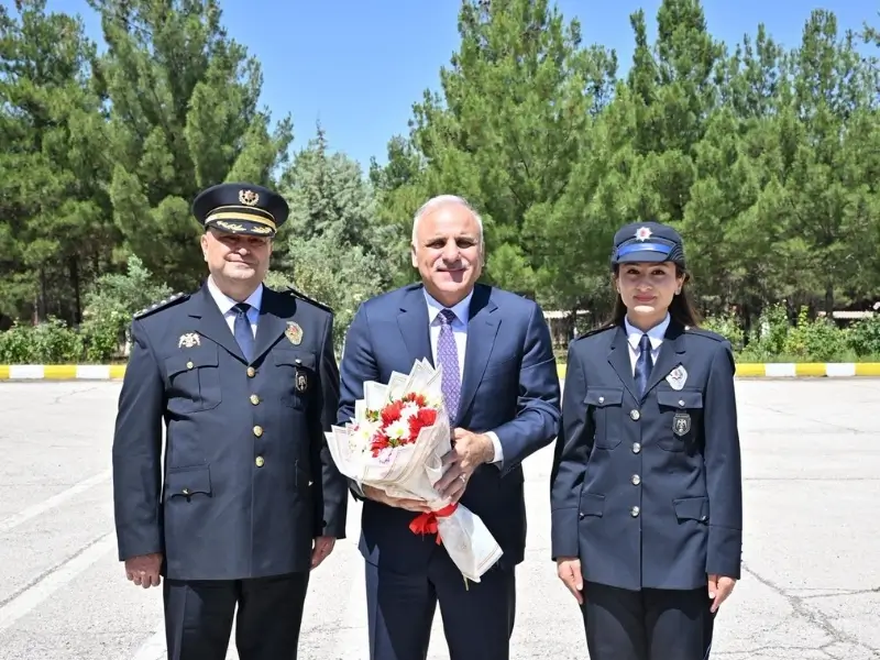 polis-3.webp