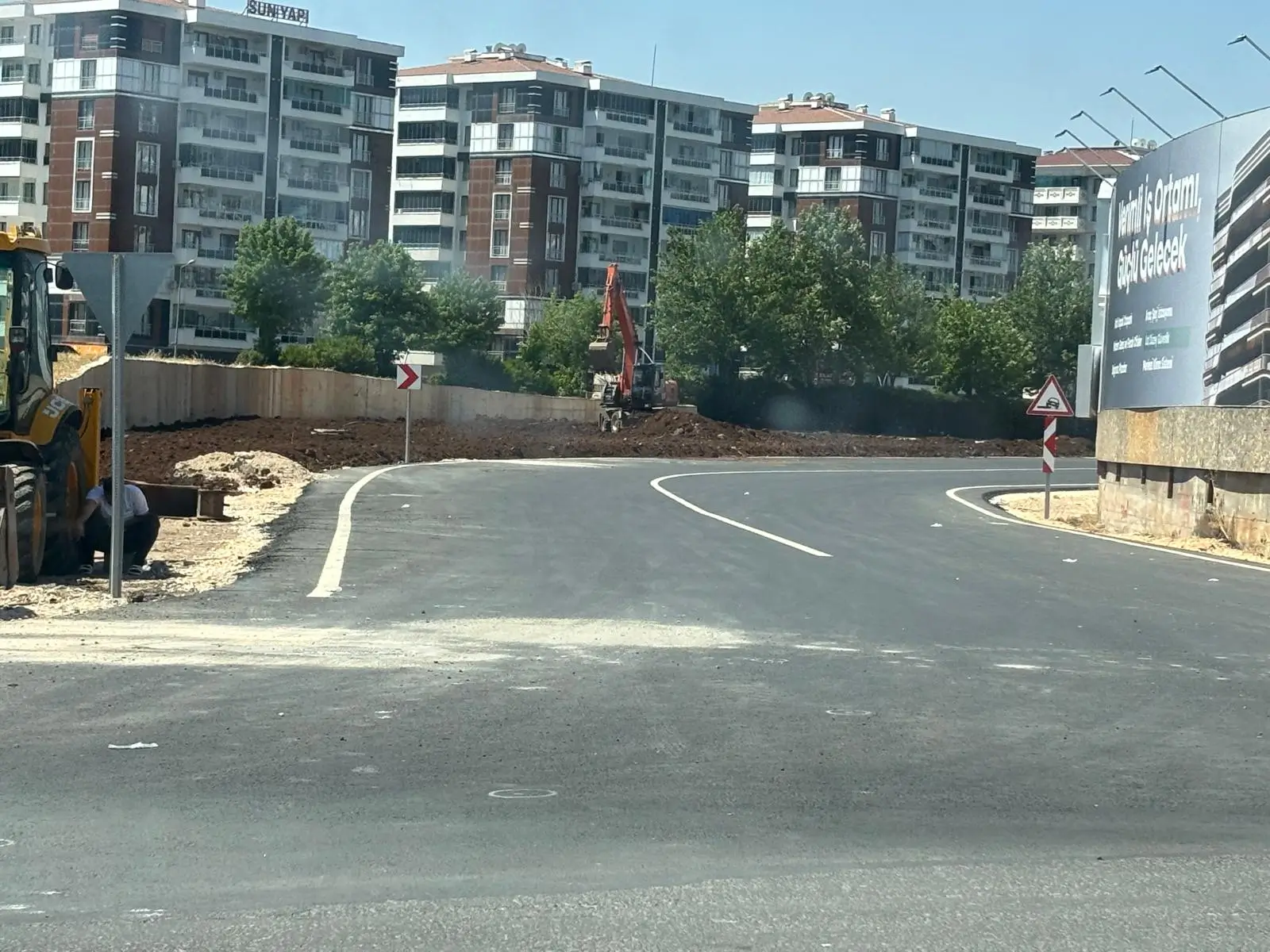 diyarbakirda-park-gitti-yolun-bir-bolumu-acildi2.webp