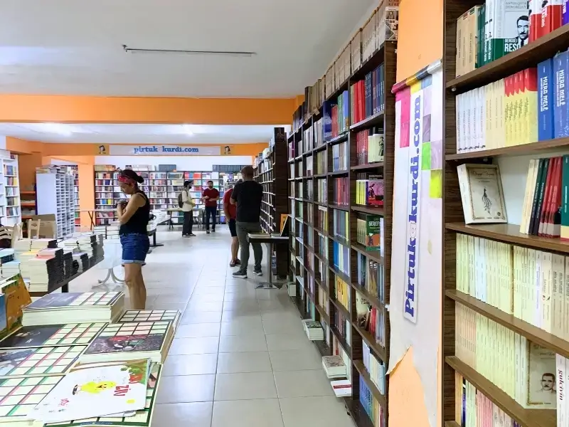 pirtuka-kurdi-1.webp