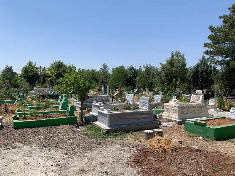 diyarbakir-yenisehir-mezarligi-2.webp