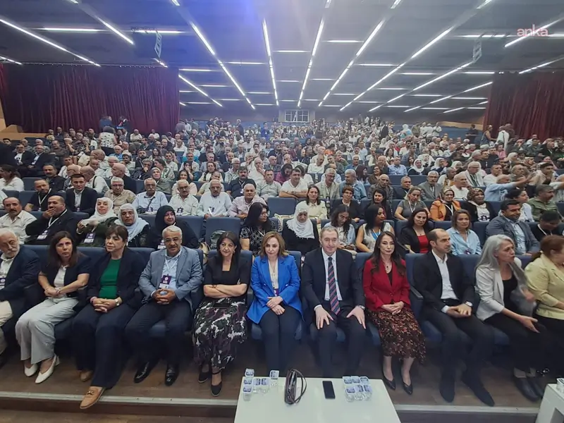 dem-parti-kongresi-1.webp