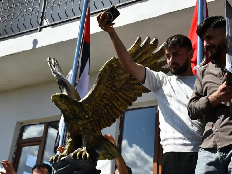 kartal-heykeli3.webp